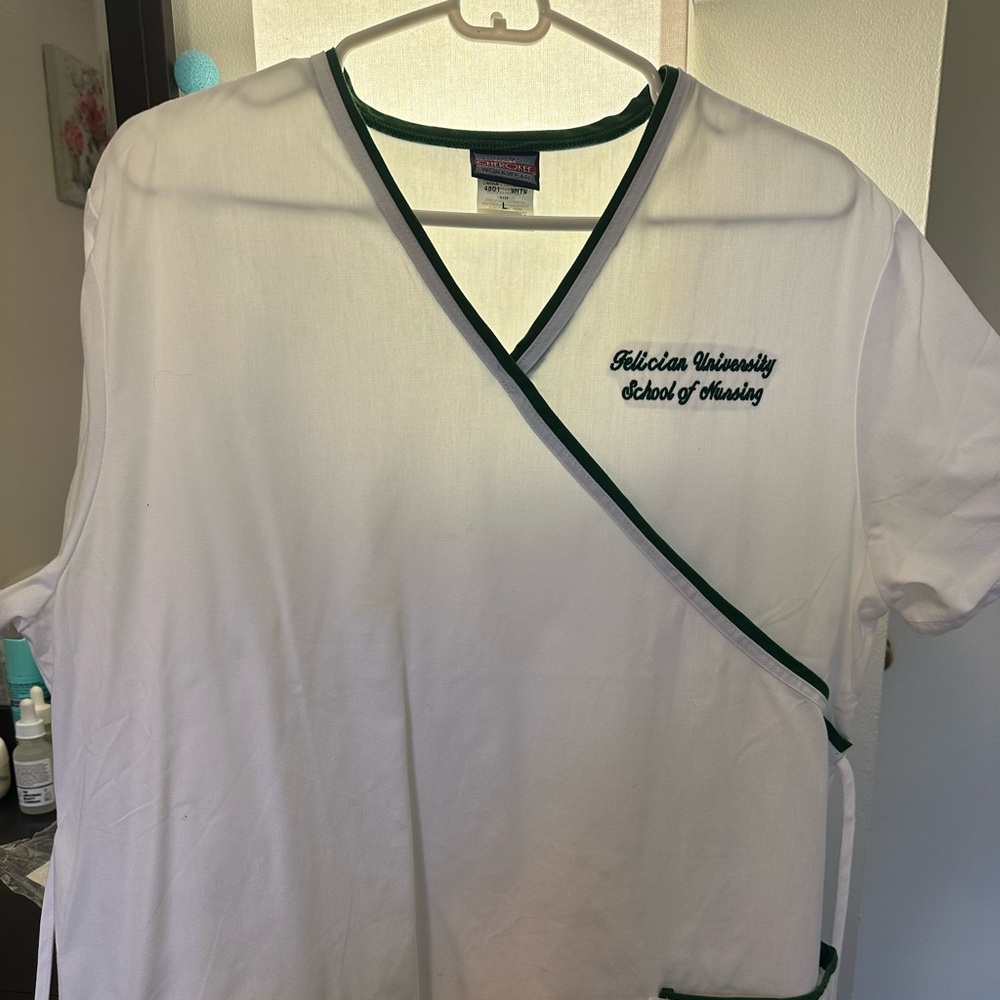 Good quality and just worn one semester